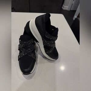 Gianni Bini Women’s Shoes with Embellished Crossover Straps Preloved Size: 6.5M